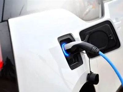 The application advantages of HOSONIC E3SB8 automotive-grade crystal oscillator in the connector of new energy vehicles